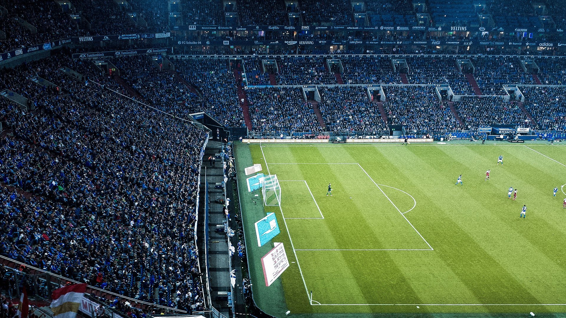 分区决赛四强战激情夜！莱万里突外投，丹佛掘金惊险上海海港